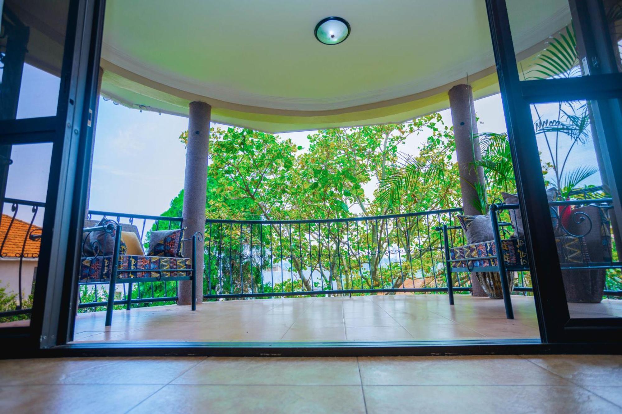 Gazelle Guest House Kampala Extérieur photo