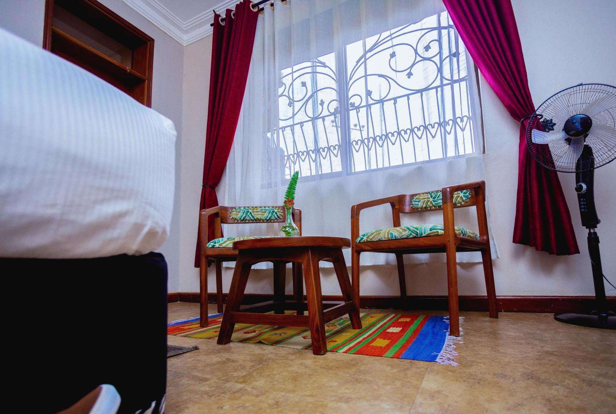 Gazelle Guest House Kampala Extérieur photo